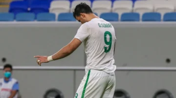 عمر السومة يرفض هز شباك الأهلي في مشهد تاريخي يجسد معاني الوفاء
